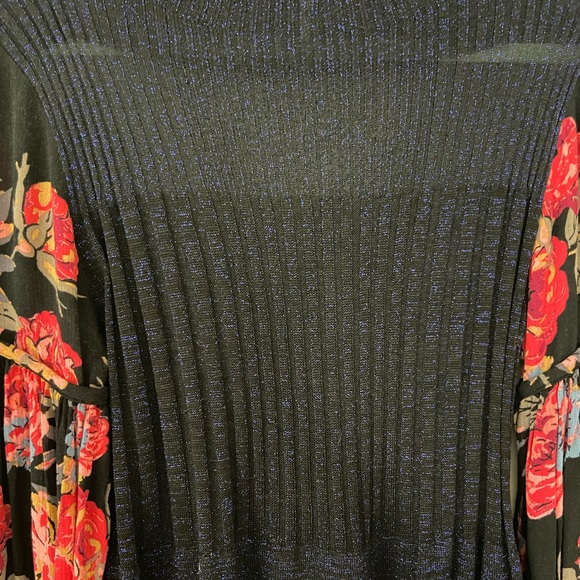 Free People Blue Shimmer Mini w. Floral Sleeves - Picture 5 of 9